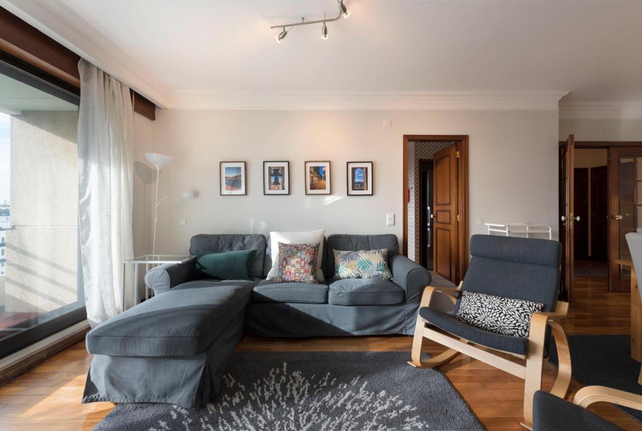 Lovelystay - Charming 3Br Flat W/ Free Parking In Devesas Vila Nova de Gaia Exterior foto
