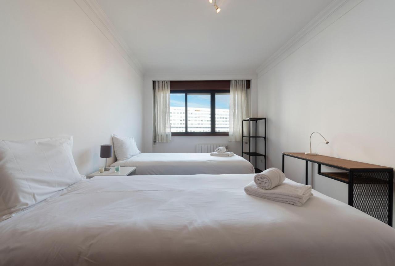 Lovelystay - Charming 3Br Flat W/ Free Parking In Devesas Vila Nova de Gaia Exterior foto